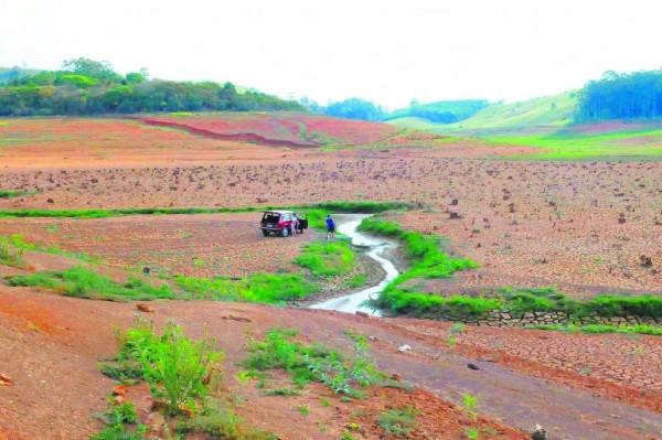 Se as chuvas n&atilde;o vierem, o Sistema chegar&aacute; a mar&ccedil;o sem volume morto para usar e sem perspectiva de como cobrir o d&eacute;ficit de mais de 40 metros c&uacute;bicos por segundo (m3/s) de &aacute;gua ( Edu Fortes/ AAN)