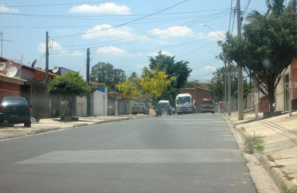 Rua 7 no Jardim Planalto de Viracopos, onde mora J&eacute;ssica Pereira dos Santos, 19 anos, que espancou a filha de tr&ecirc;s meses e a levou para o PS da PUC, nesta ter&ccedil;a &agrave; noite, em Campinas (Alenita Ramirez/ AAN)