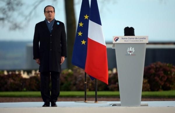 O presidente franc&ecirc;s, Fran&ccedil;ois Hollande, durante a cerim&ocirc;nia de inaugura&ccedil;&atilde;o do monumento 'Anel da Mem&oacute;ria' (France Press)