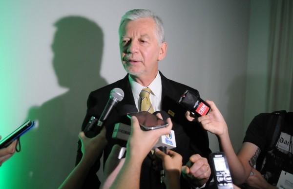 Jos&eacute; Fortunati, presidente da Frente Nacional e prefeito de Porto Alegre: d&eacute;bitos comprometem investimentos ( Edu Fortes/ AAN)