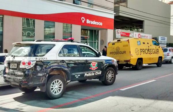 CARRO-FORTE, ASSALTO, BANCO BRADESCO (Yasmine Souza/AAN)