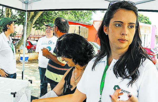 Transg&ecirc;nicos foram apresentados aos piracicabanos na pra&ccedil;a central ( Christiano Diehl Neto/ Gazeta de Piracicaba)