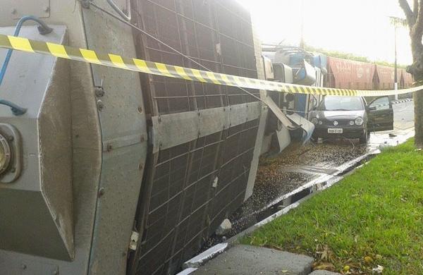 Acidente que provocou o descarrilamento dos trens ocorreu na sexta-feira (31) ( Divulgação)