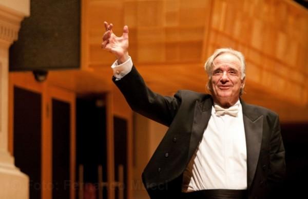 João Carlos Martins rege concerto e bate-papo com a plateia em evento na Lagoa do Taquaral  (Divulgação)
