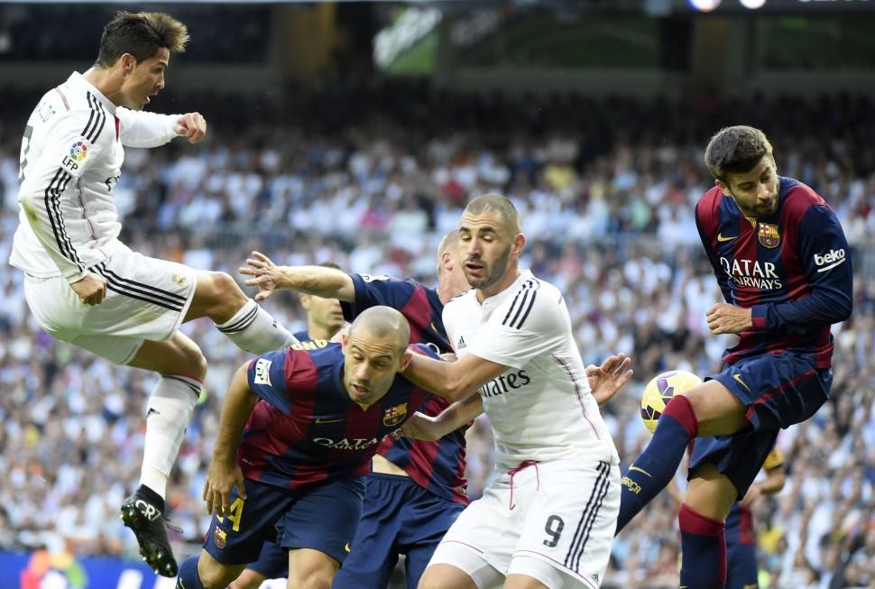 Lance do cl&aacute;ssico disputado no Santiago Bernab&eacute;u: vit&oacute;ria incontest&aacute;vel dos donos da casa (France Press)