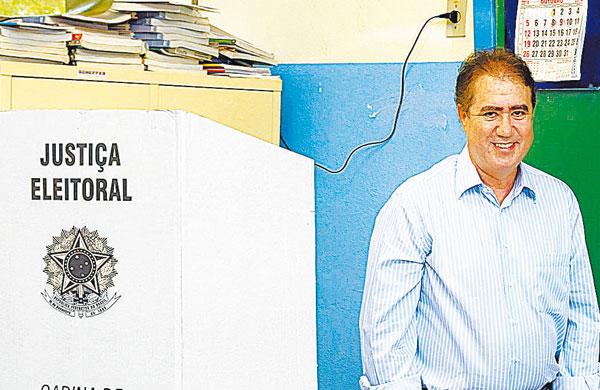 Jonas Donizette votou em uma escola do Jardim Leonor logo pela manh&atilde;: ap&oacute;s elei&ccedil;&atilde;o acirrada, momento &eacute; de ampliar o di&aacute;logo ( César Rodrigues/ AAN,)
