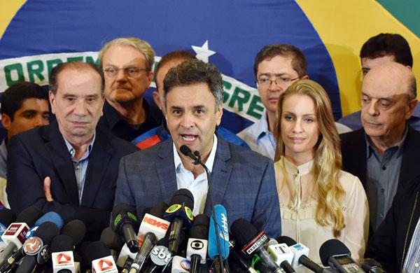 Aloysio Nunes (&agrave; esq.), A&eacute;cio Neves e Jos&eacute; Serra (&agrave; dir.): senado tucano (Yasuyoshi Chiba/ AFP)