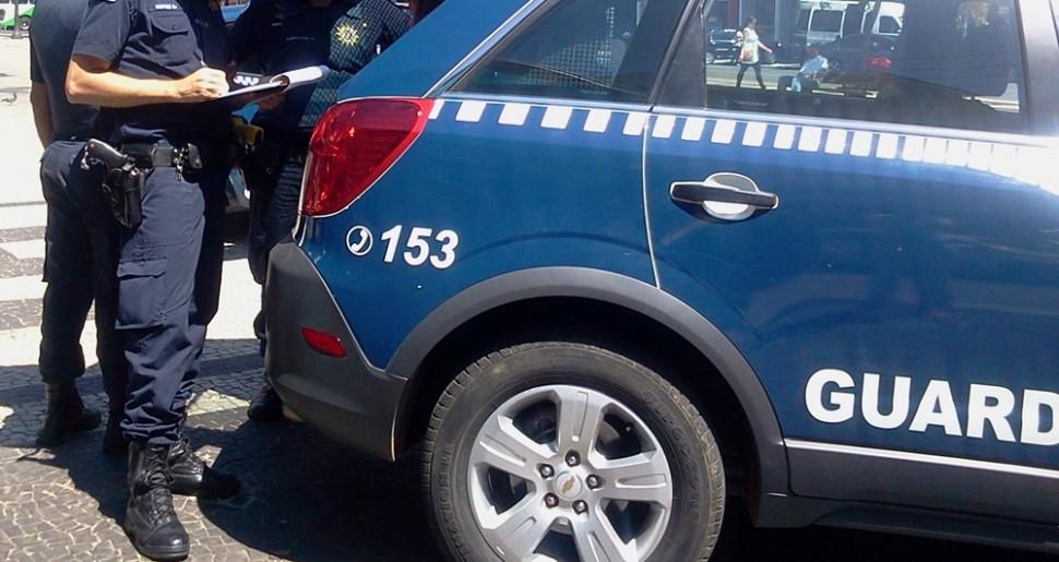 O guarda municipal sofreu uma les&atilde;o no pesco&ccedil;o (Cedoc/ RAC)