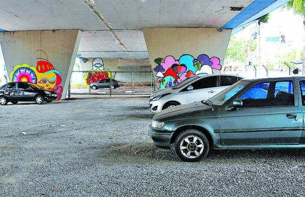 Um dos locais usados como estacionamento pelos GMs, na Aquidab&atilde; ( Carlos Sousa Ramos/ AAN)
