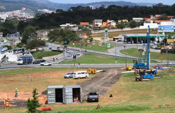 Canteiro de obras no trevo de acesso a Valinhos, que terá dois viadutos ( Janaína Maciel/Especial a AAN )