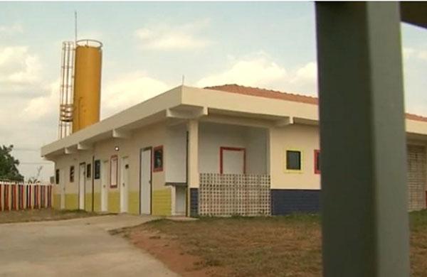 Falta de &aacute;gua dificulta higiene dos banheiros e o preparo das merendas ( Divulgação)