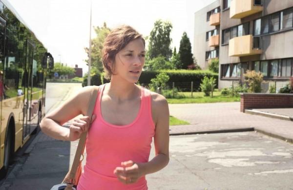 Marion Cotillard em cena de 'Dois Dias, Uma Noite', dos irm&atilde;os belgas Jean-Pierre e Luc Dardenne ( Divulgação)
