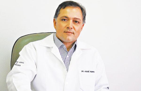 O cirurgi&atilde;o bari&aacute;trico Andr&eacute; Canesso Pierro: m&eacute;todo n&atilde;o &eacute; indicado para crian&ccedil;as porque pode prejudicar calcifica&ccedil;&atilde;o e fase de crescimento ( Cedoc/ Leandro Ferreira/ AAN)