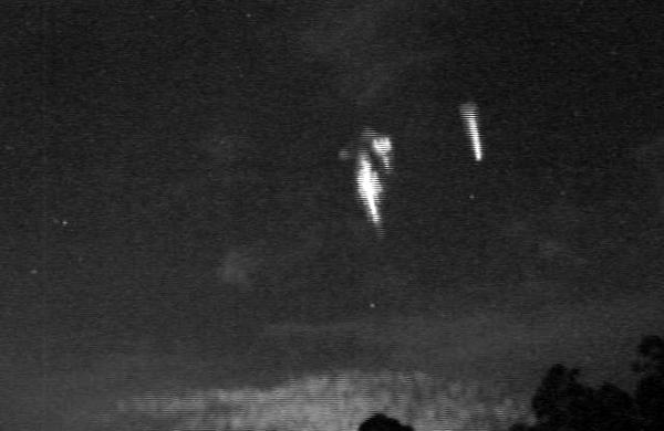 O sprite forma-se acima das nuvens, e se estendem a partir de 45 km de altitude podendo chegar a 90 km (Divulgação/ Observatório de Campinas)