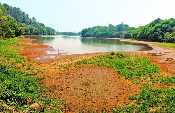 Lagoa do C&iacute;rculo Militar recuou cerca de 5 metros (Gustavo Abdel/ AAN)