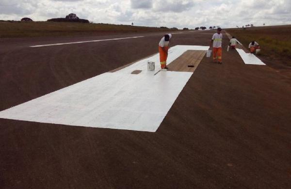 Prefeito Roberto Comeron visitou a &aacute;rea e falou sobre a expectativa da libera&ccedil;&atilde;o ap&oacute;s obras na pista ( Divulgação)