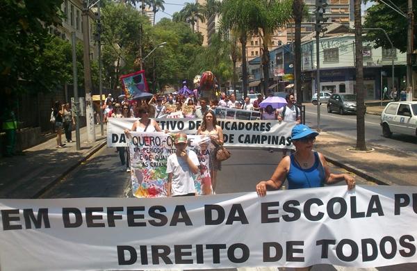 passeata, ato, professores, p&uacute;blico, centro, campinas, manifestantes, prefeitura (Shana Maria Pereira)