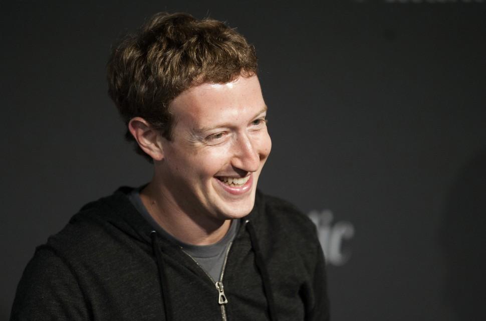 O CEO do Facebook, Mark Zuckerberg assinou doa&ccedil;&atilde;o de 25 milh&otilde;es de d&oacute;lares para os CDC, para ajudar no combate &agrave; epidemia de Ebolar
 (Jim Watson/ AFP)