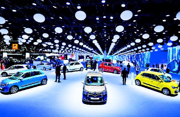 O estande da francesa Renault em Paris: esfor&ccedil;o para produzir carros cada vez mais econ&ocirc;micos e menos poluentes r
 ( Divulgação)
