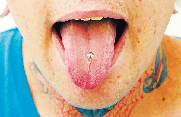 Os piercings orais dificultam a mastiga&ccedil;&atilde;o e a dic&ccedil;&atilde;o, diz especialista ( Del Rodrigues)