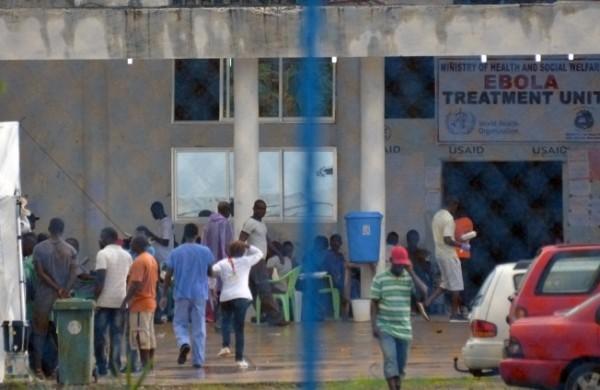 Dezenas de pessoas morreram v&iacute;timas do v&iacute;rus Ebola na cl&iacute;nica Island, em Monr&oacute;via (France Press)