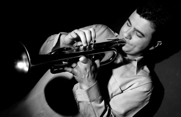 O trompetista Paulo Ronqui &eacute; doutor em m&uacute;sica pela Unicamp e professor de trompete e percep&ccedil;&atilde;o musical na universidade. ( Divulgação)