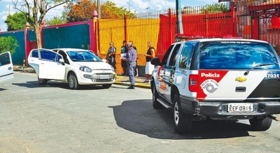Em um casos, PMs passavam pelo Jardim Itatinga  perceberam quando a v&iacute;tima foi abordada pelos ladr&otilde;es (Cedoc/RAC)