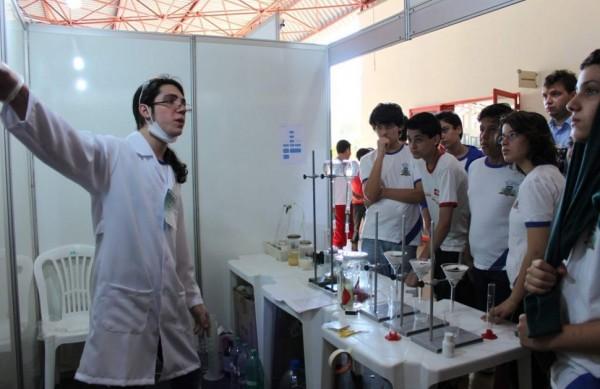 O evento conta com exposi&ccedil;&atilde;o de projetos cient&iacute;ficos desenvolvidos nos &uacute;ltimos meses nas vinte escolas envolvidas ( Divulgação)