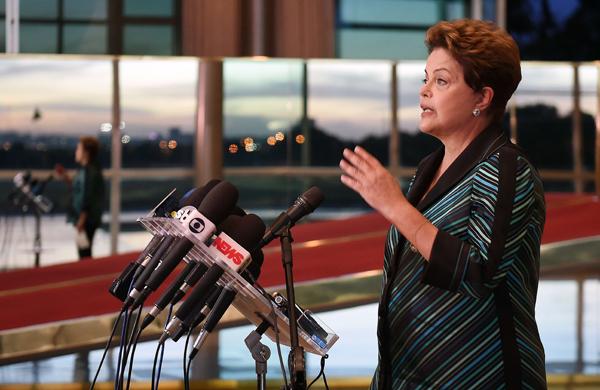 Dilma tamb&eacute;m confirmou que conversou por telefone com a candidata derrotada Marina Silva (PSB) (France Press)