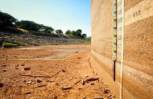 H&aacute; possibilidade de chuva, mas longe das nascentes que convergem para as represas que formam o Cantareira ( Cedoc/ RAC)