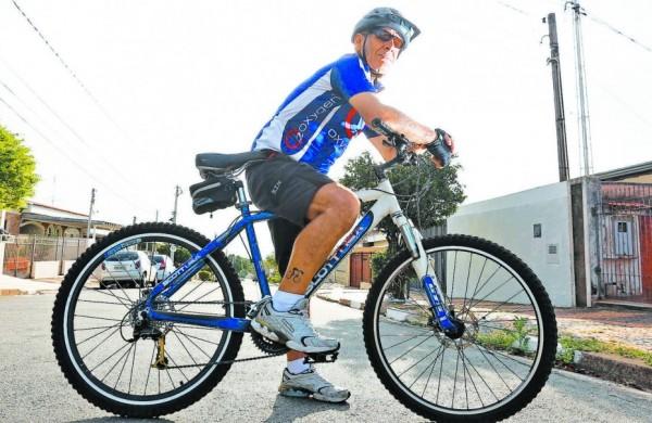 Aos 63 anos, Luiz Gonzaga Fernandes pedala 60km por dia: &quot;n&atilde;o me sinto um idoso&quot;  ( Leandro Ferreira/ AAN)