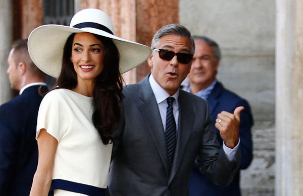 George Clooney e Amal Alamuddin, discretos e elegantes, selaram oficialmente sua uni&atilde;o nesta segunda  (Pierre Teyssot/ AFP)