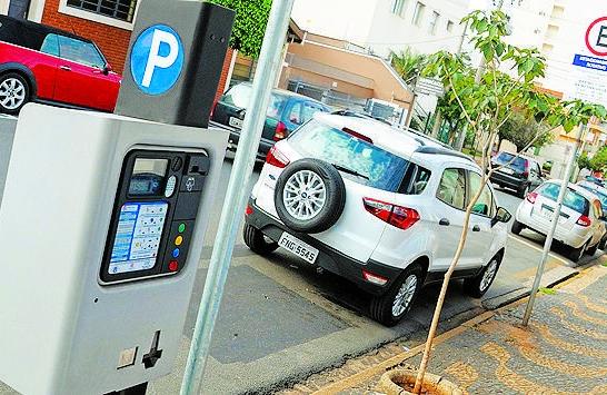 Zona Azul em Limeira tem que ser paga no parqu&iacute;metro ou pelo celular  (Maurício Martins/Jornal de Limeira)