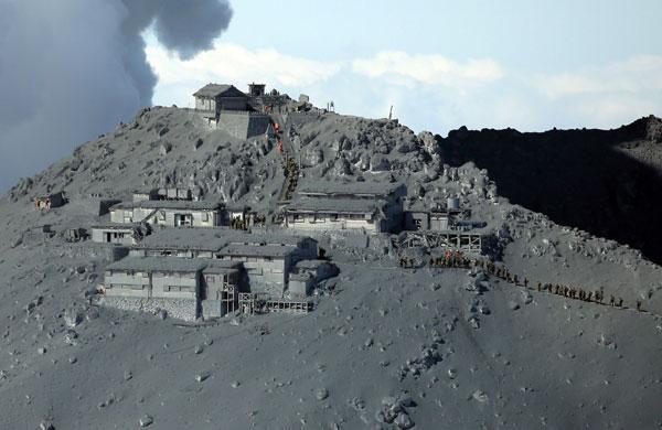 &Aacute;rea devastada pelas cinzas do vulc&atilde;o Ontake, no Jap&atilde;o (Jiji Press/ AFP)