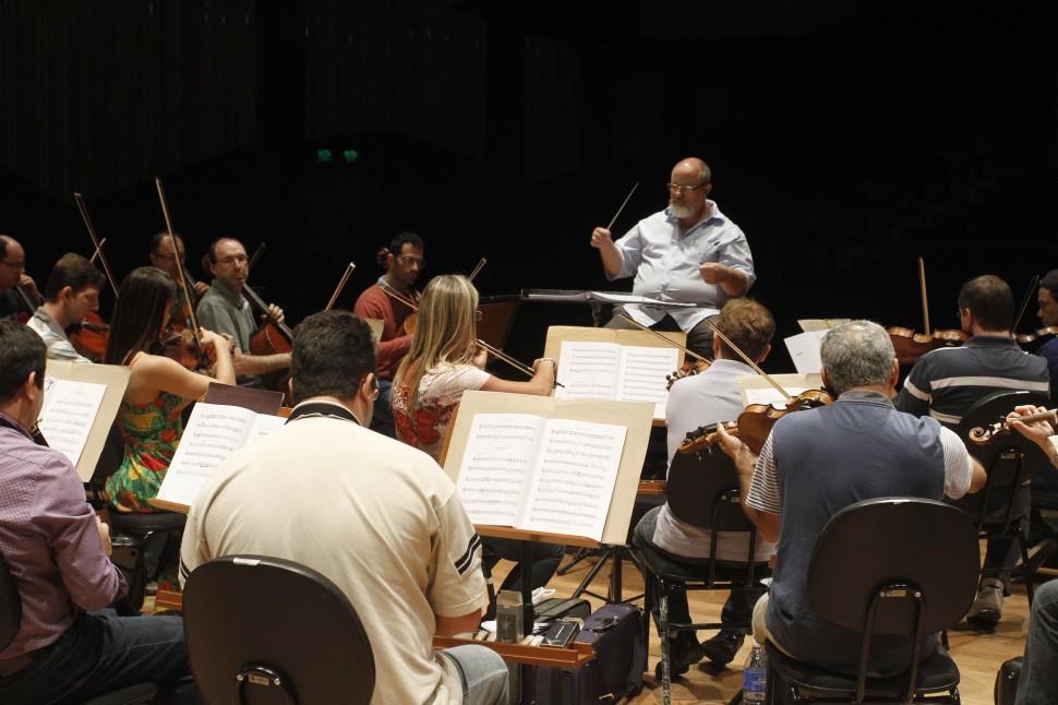Ensaio, Orquestra Sinf&ocirc;nica de Campinas, maestro convidado Luiz Fernando Malheiro (Gustavo Tílio/ Especial para AAN )