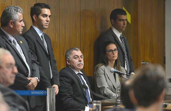 Ex-diretor da Petrobras Paulo Roberto da Costa fica em sil&ecirc;ncio em depoimento na CPMI  ( Agência Brasil)