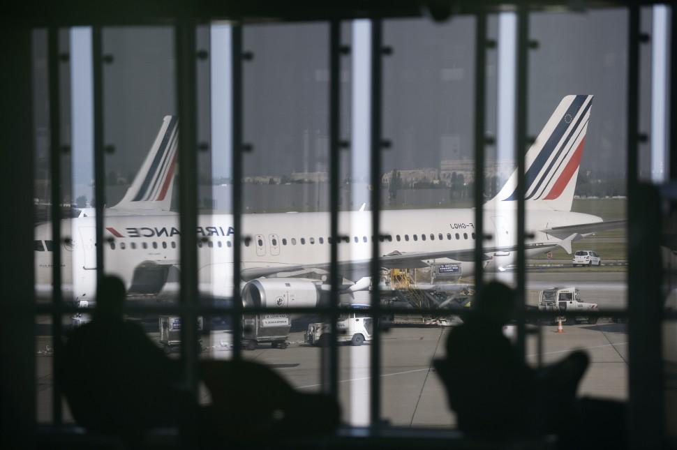 Segundo dia de greve na Air France cancela 60% dos voos  ( STEPHANE DE SAKUTIN/ AFP)