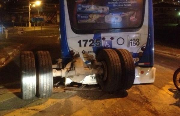 Circular da linha 1.50 estava a poucos metros a frente do Terminal Ouro Verde ( Divulgação)