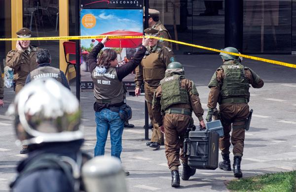 Atentado terrorista deixa 14 feridos no metr&ocirc; de Santiago  (SERGIO PINA/ AFP)