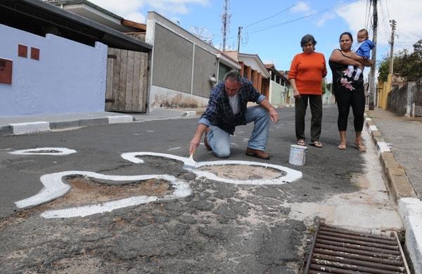 buraco, correio popular, campinas, sousas ( Dominique Torquato/ AAN)