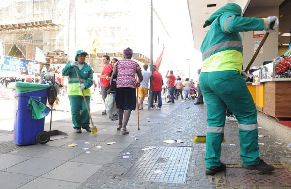 V&eacute;spera de elei&ccedil;&atilde;o movimenta as ruas centrais de Campinas. (Edu Fortes/AAN )