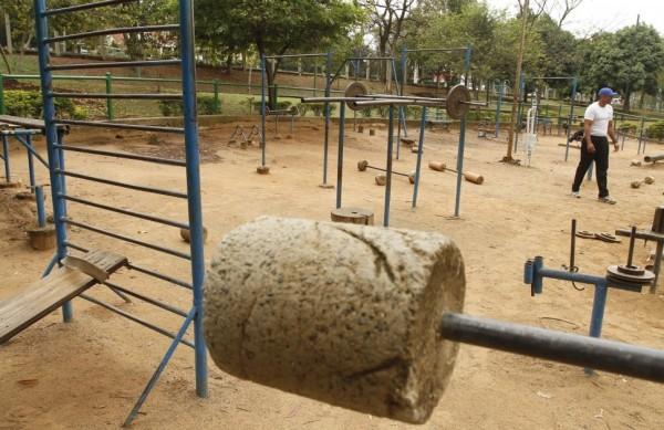 correio popular, campinas, taquaral, exerc&iacute;cios, lagoa, aparelhos, abandono ( Gustavo Tilio/Especial para a AAN)