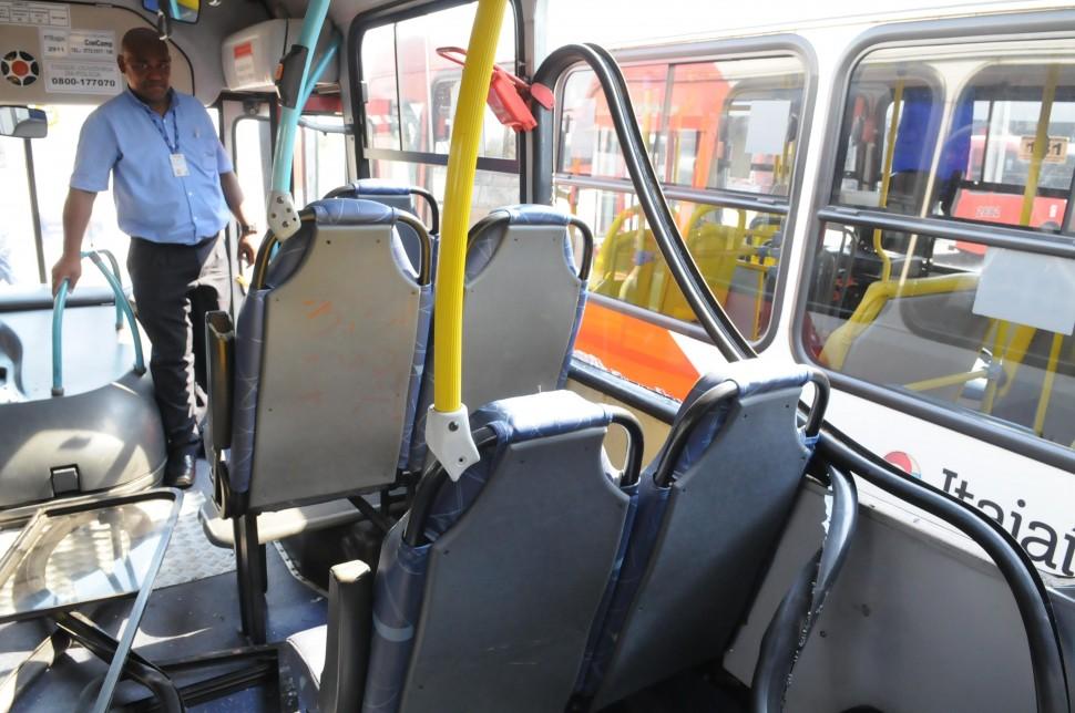 &Ocirc;nibus, depredados, Campinas ( Edu Fortes/ AAN)