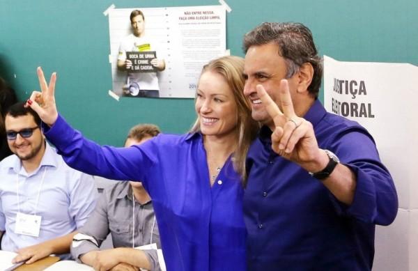 A&eacute;cio Neves, Vota, Acompanhado, mulher, Minas Gerais, Elei&ccedil;&otilde;es 2014 ( Divulgação/PSDB)