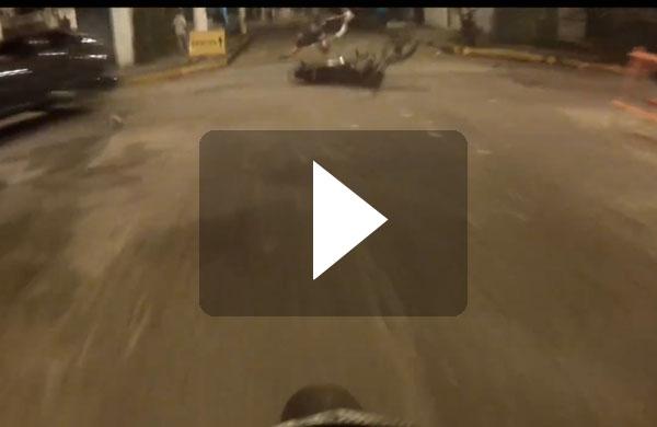 Vin&iacute;cius de Souza, de 23 anos, acoplou uma c&acirc;mera em seu capacete e se surpreendeu quando testemunhou a batida ( Reprodução/ YouTube)