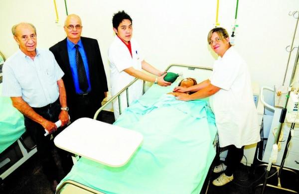 Gustavo Alvim, Olney Leite Fontes, Jefferson Kitamura e Joceli Spadoto durante visita aos laborat&oacute;rios da Unimep ( Del Rodrigues/ Gazeta de Piracicaba)