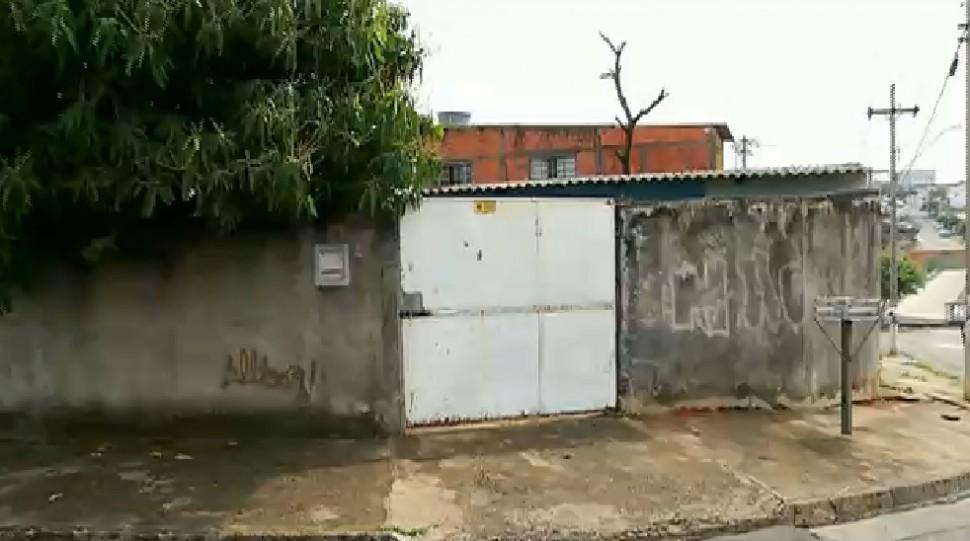 Fam&iacute;lia, tem, casa, assaltada, 23 vezes, Hortol&acirc;ndia, Parque do Pinheiro (Captura de vídeo)