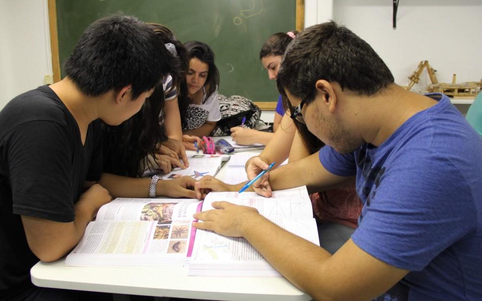 Grupo de alunos durante aula no Cotuca, que teve a maior média do Enem 2012 em Campinas (Camila Moreira/AAN)