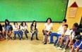 Professora Cida em conversa com turma de alunos: respeito acima de tudo ( Rodrigo Zanotto/ Especial para a AAN)