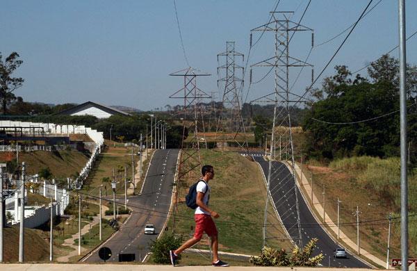 Torres est&atilde;o com energia desativada h&aacute; 20 anos e devem ser retiradas para reaproveitamento em sider&uacute;rgica ( Janaína Ribeiro/Especial a AAN )